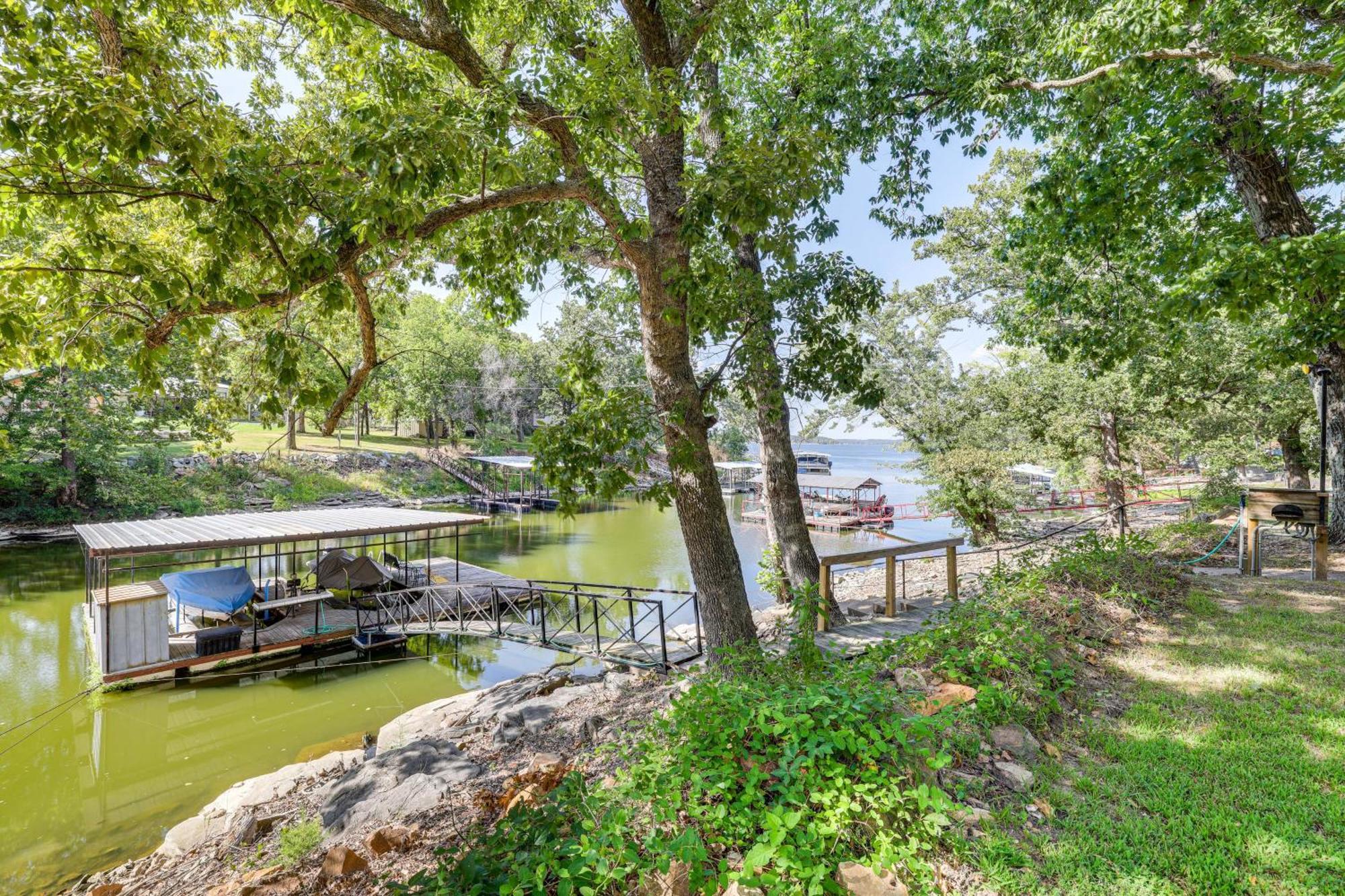 Grove Lakefront Cabin With Water And Dock Access! Exterior photo